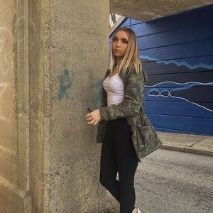 Meet your Posher, Janey